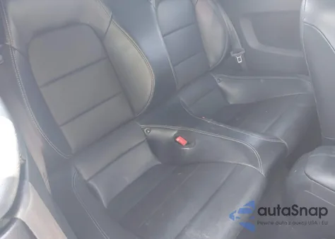 2019 Ford Mustang Ecoboost Premium z USA, uszkodzony, nr VIN 1FATP8UH9K5158484